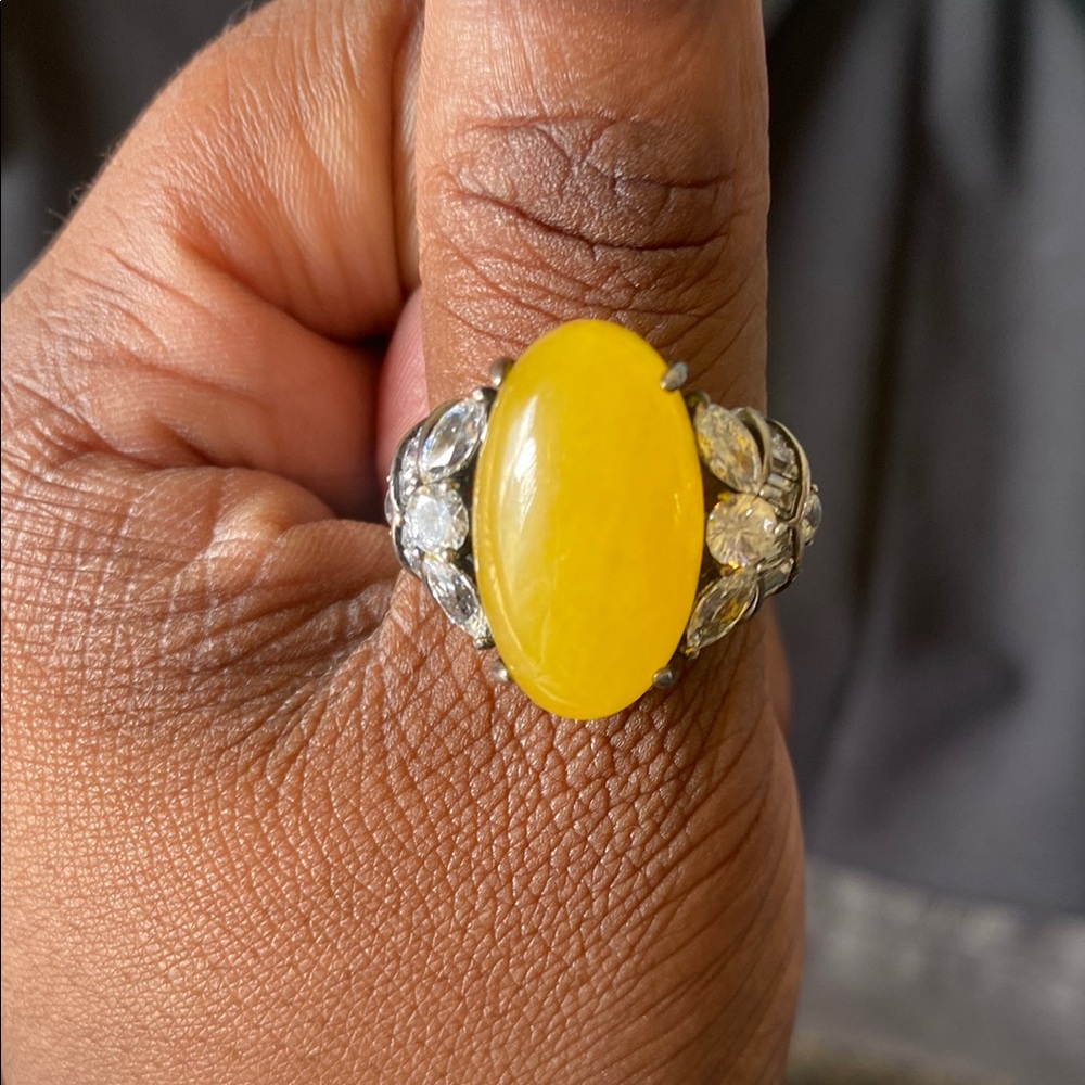 Elegant Yellow Stone Silver Ring - Picture 5 of 5